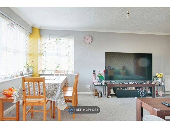 2 Bedroom Flat To Rent In Adam Court, Cliftonville, Margate, CT9