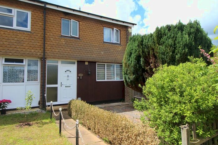 3 Bedroom Property To Rent In Eldart Close, Tilehurst, Reading, RG30