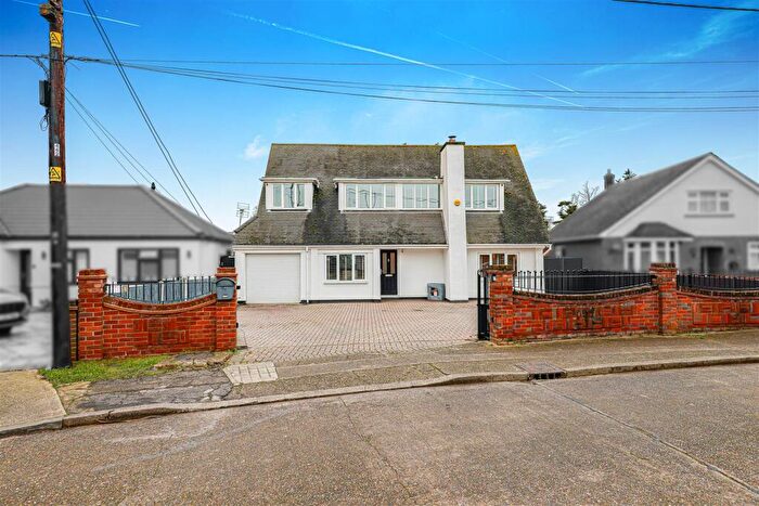 4 Bedroom Chalet For Sale In Ormsby Road, Canvey Island, SS8