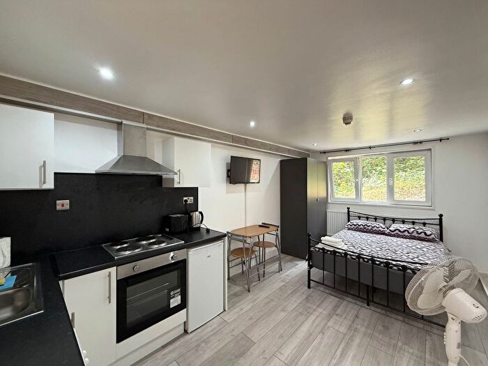 Studio To Rent In Finchley Road, London, NW3