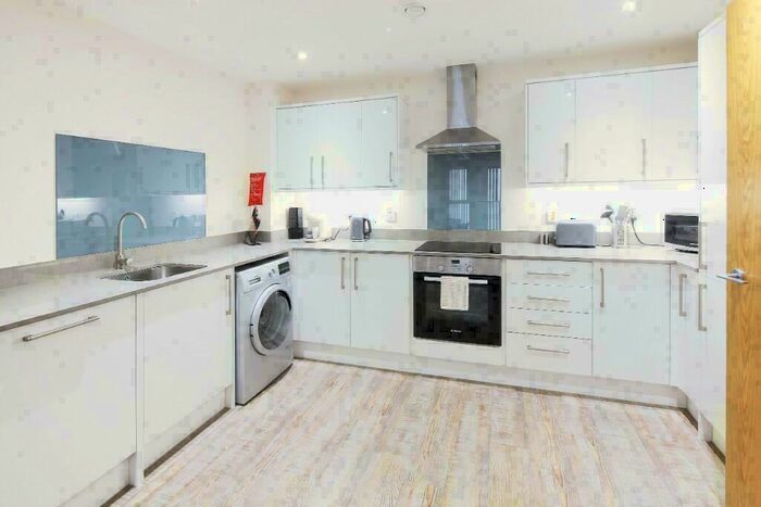 2 Bedroom Apartment To Rent In Queensway, Southampton, Hampshire, SO14