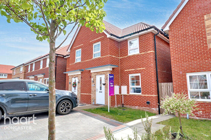 3 Bedroom Semi-Detached House For Sale In Farleigh Drive, Harworth, Doncaster, DN11