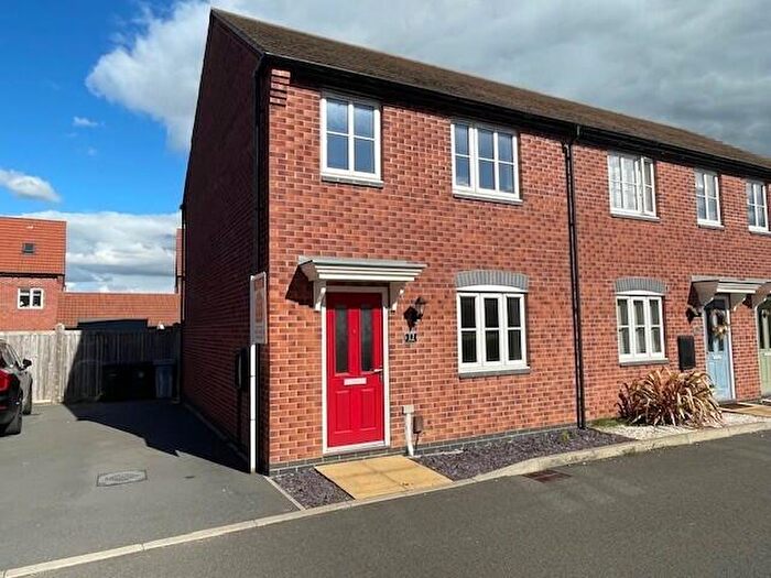 3 Bedroom End Of Terrace House To Rent In Ludlow Gardens, NG31