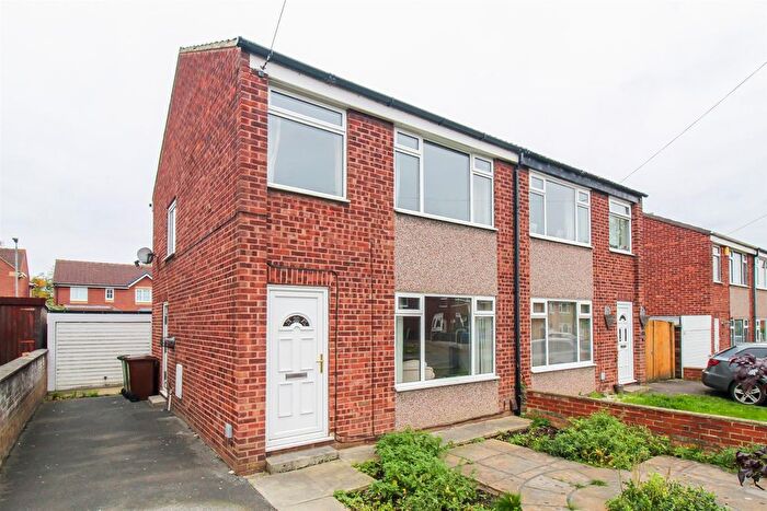 3 Bedroom Semi-detached House For Sale In Newton Close, Wakefield, WF1