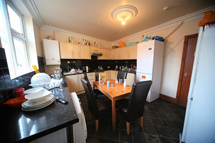 6 Bedroom Terraced House To Rent In Manor Drive, Hyde Park, Leeds, LS6