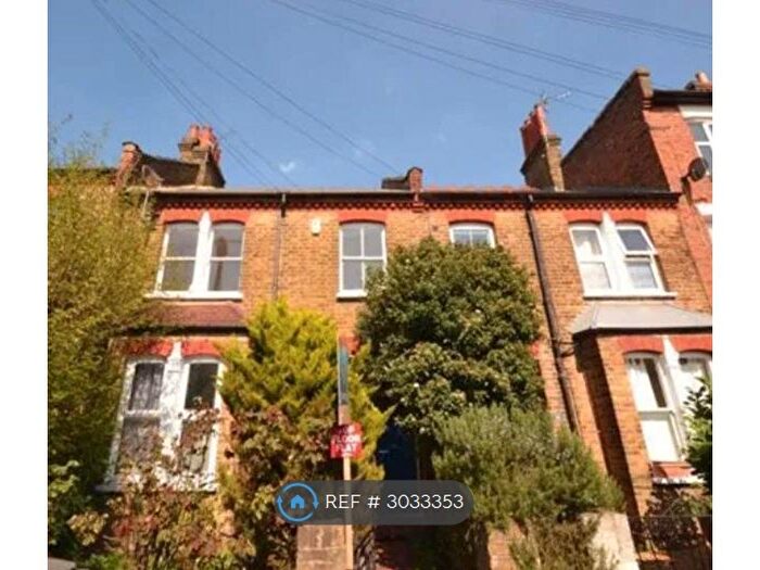 2 Bedroom Maisonette To Rent In Gruneisen Road, London, N3