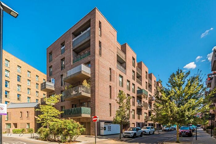3 Bedroom Flat To Rent In Clarke Avenue, Hounslow, TW3