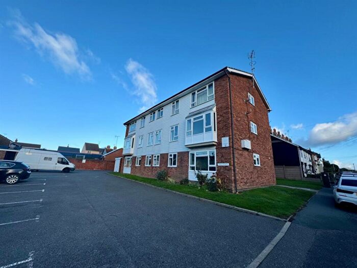 2 Bedroom Apartment To Rent In Western Road, Burnham-On-Crouch, CM0