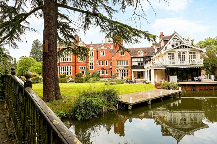 2 Bedroom Flat For Sale In Islet Park, Maidenhead, SL6