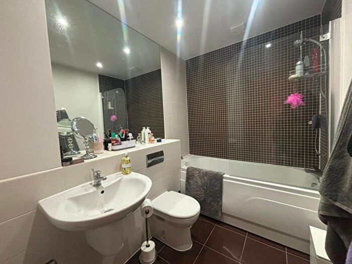 1 Bedroom Flat To Rent In St Pauls Place, St Paul's Square, Birmingham, B3