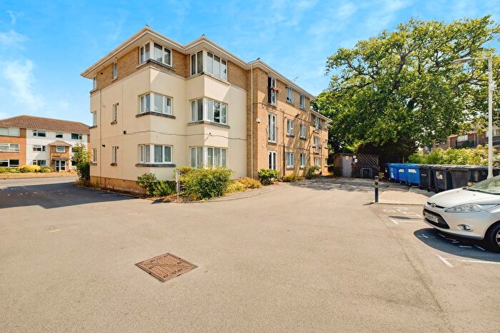 2 Bedroom Flat For Sale In Blandford Road, Poole, BH15