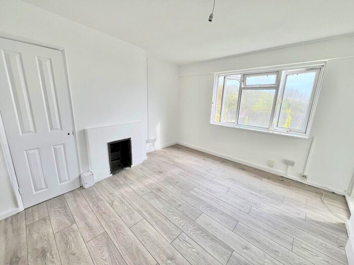 1 Bedroom Apartment To Rent In Queensway, Brighton, BN2