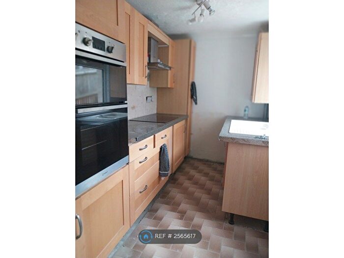 2 Bedroom Terraced House To Rent In Coronation Road, Chatham, ME5