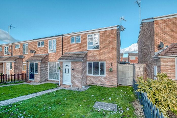 3 Bedroom End Of Terrace House For Sale In Cherington Close, Worcester, WR4