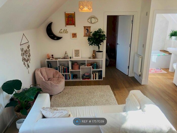 1 Bedroom Maisonette To Rent In Southwick Mews, Trowbridge, BA14