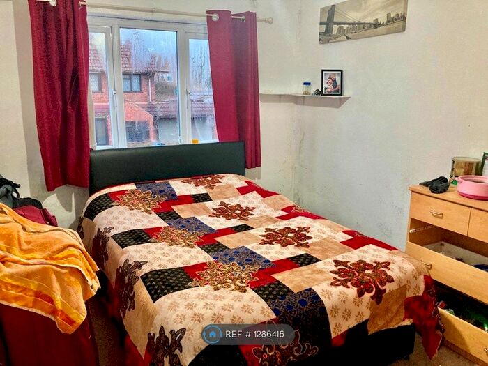 1 Bedroom Flat To Rent In Cromwell Road, Hayes UB3