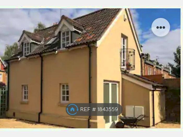 2 Bedroom Detached House To Rent In Hurle Crescent, Bristol, BS8