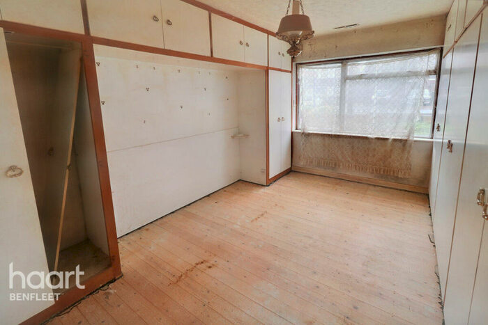 2 Bedroom Semi-Detached Bungalow For Sale In Kents Hill Road, Benfleet, SS7