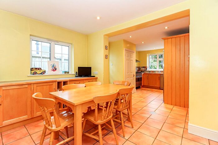 4 Bedroom Detached House For Sale In Stratford Way, Watford, WD17