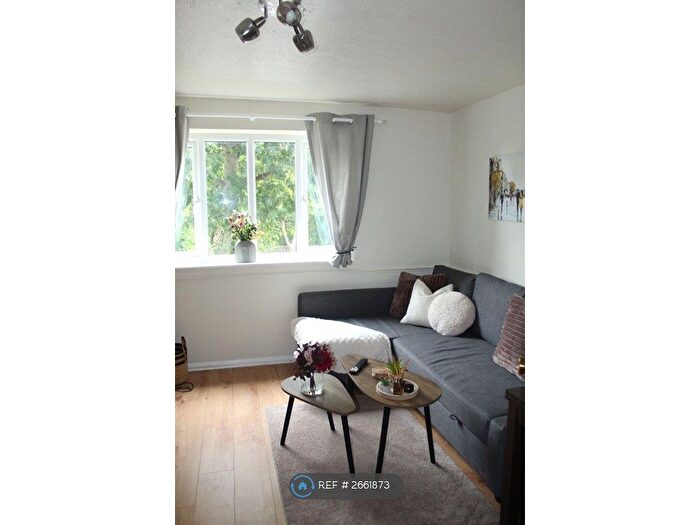 1 Bedroom Flat To Rent In Chalkstone Close, Welling, DA16