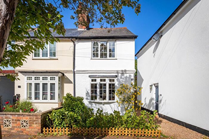2 Bedroom End Of Terrace House For Sale In Winchester Street, Farnborough, GU14