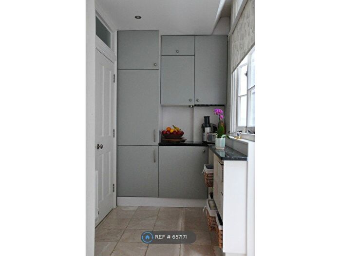 1 Bedroom Flat To Rent In Peacock Street, London, SE17