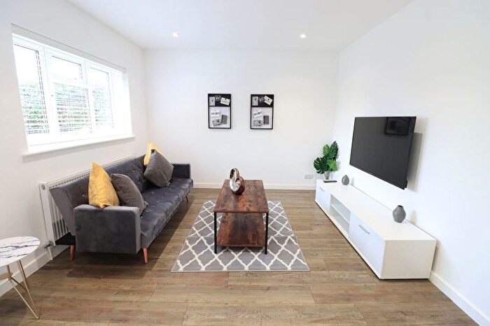 3 Bedroom Flat To Rent In Northampton District, NN3