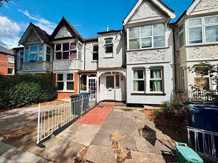 2 Bedroom Flat To Rent In Northfield Avenue, London, W13