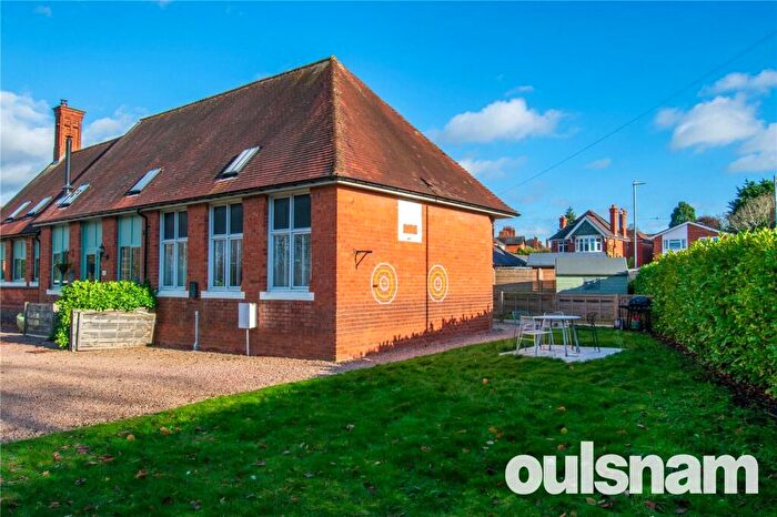 2 Bedroom End Of Terrace House For Sale In Santridge Lane, Bromsgrove, Worcestershire, B61