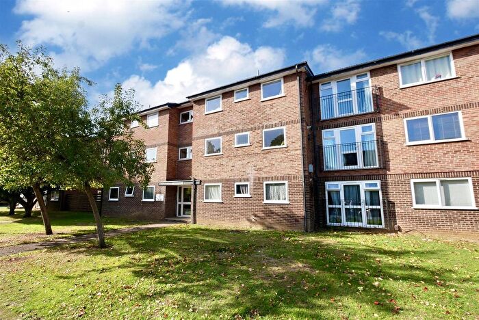 1 Bedroom Flat For Sale In Charter Way, Wallingford, OX10