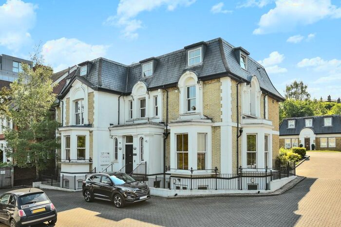 2 Bedroom Apartment To Rent In Phoenix Court, Station Road, EN5