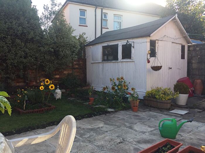 4 Bedroom Semi-detached House To Rent In Shelbourne Road, Bournemouth, BH8