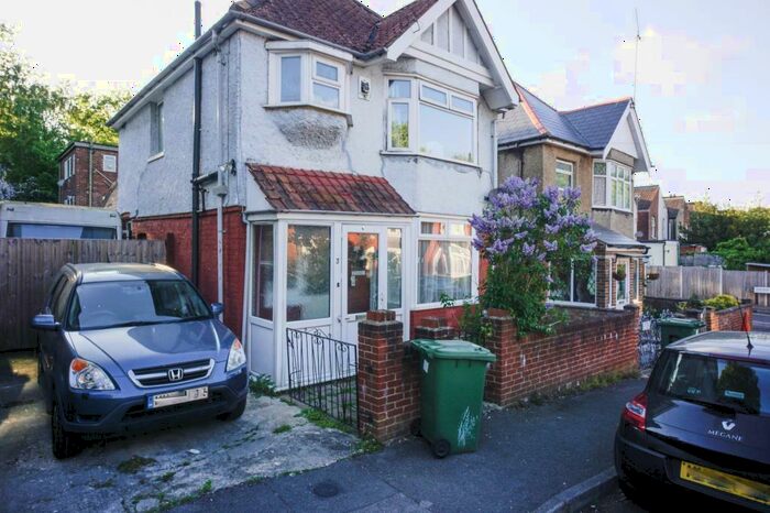 3 Bedroom Detached House To Rent In Woodside Road, Southampton, SO17
