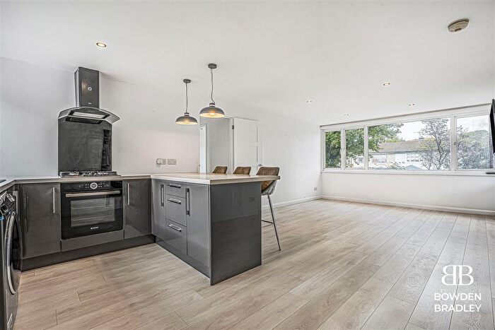 2 Bedroom Flat For Sale In Romford Road, Chigwell, IG7