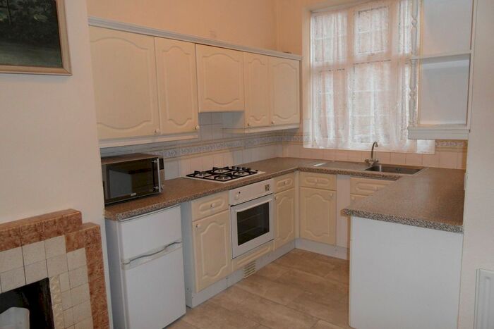 2 Bedroom Flat To Rent In Streatham High Road, Streatham, SW16