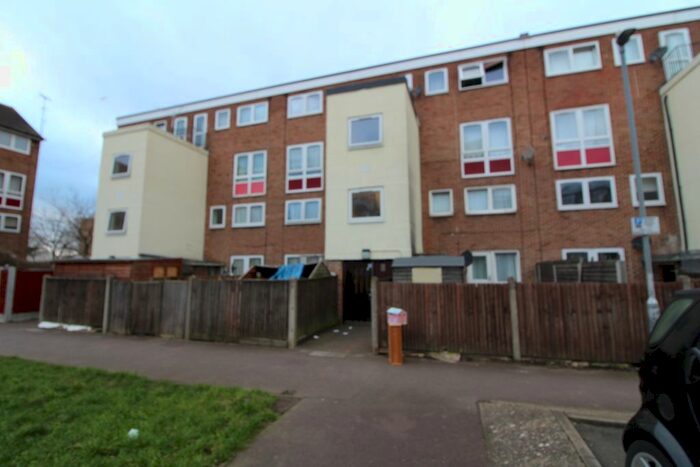 3 Bedroom Maisonette To Rent In Bradwell Avenue, Dagenham, RM10