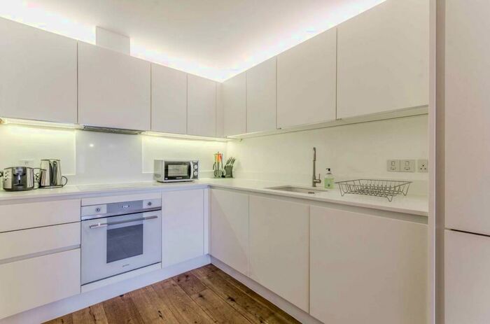 2 Bedroom Flat To Rent In Topham Street, Clerkenwell, London, EC1R