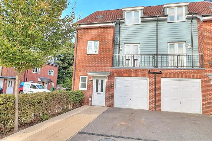 4 Bedroom End Of Terrace House To Rent In Hut Farm Place, Chandlers Ford, SO53