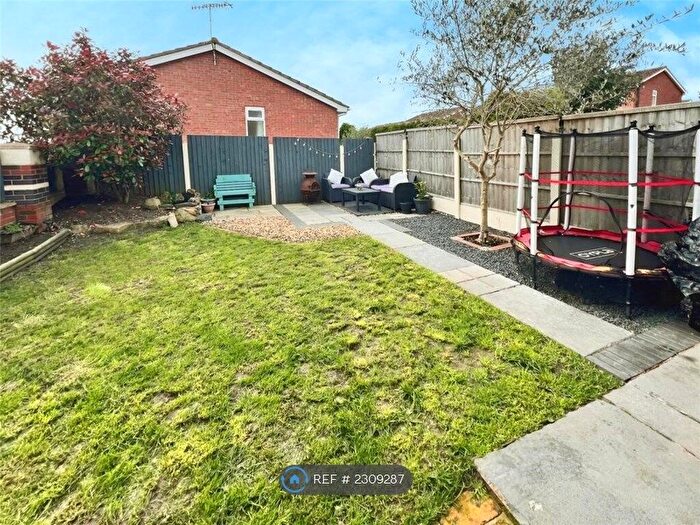 4 Bedroom Semi-Detached House To Rent In Brelades Close, Dudley, DY1