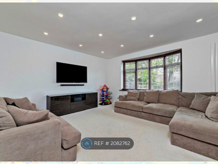 3 Bedroom Semi-Detached House To Rent In Lalleford Road, Luton, LU2