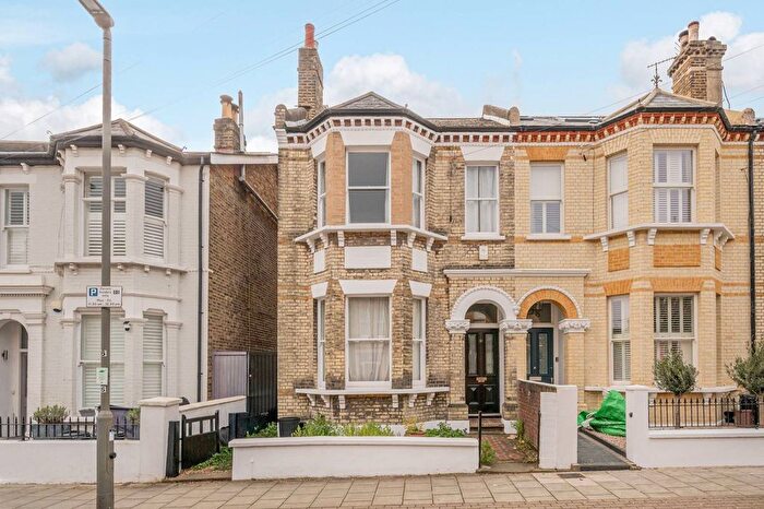 4 Bedroom Property To Rent In Sarsfeld Road, Wandsworth Common, London, SW12
