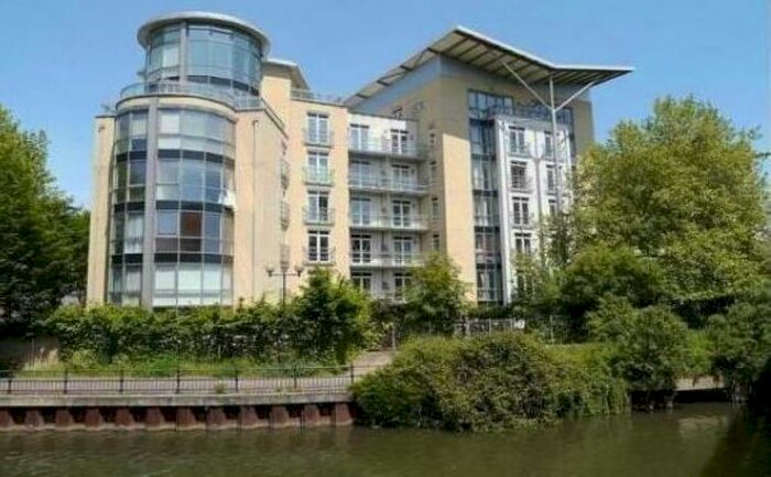 2 Bedroom Flat To Rent In The Meridian, Kenavon Drive, Reading, Berkshire, RG1