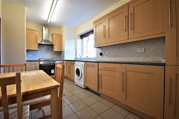 3 Bedroom Flat To Rent In Moore House, Willow Way, Sydenham, SE26