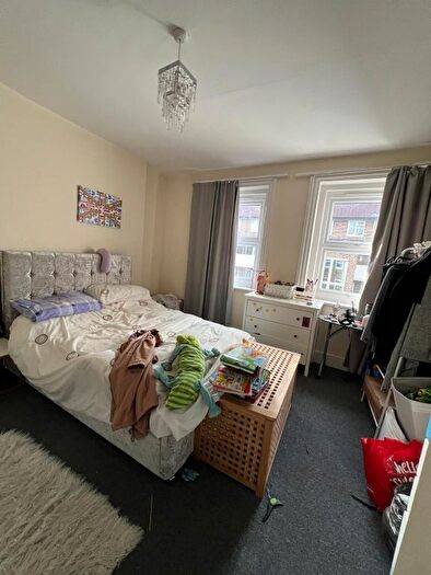 1 Bedroom Flat To Rent In Pitfield Road, London, N1