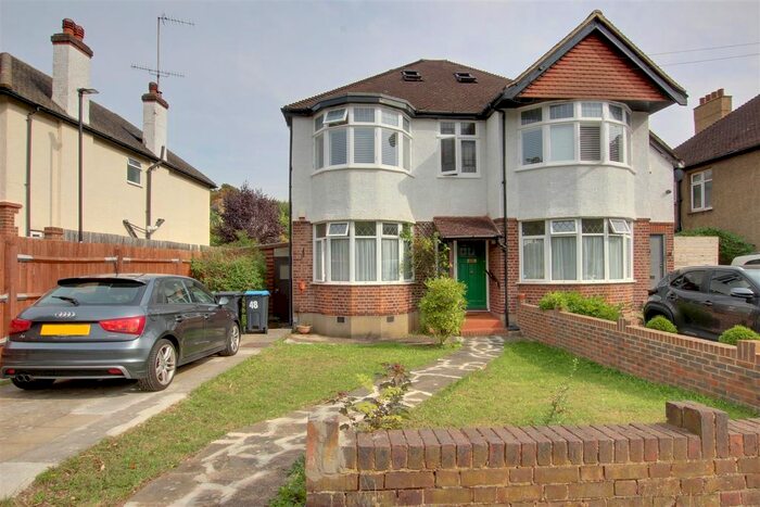 2 Bedroom Flat To Rent In The Chine, London, N21