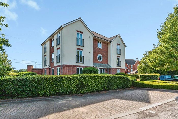 2 Bedroom Flat For Sale In Admiralty Way, Marchwood, Southampton, Hampshire, SO40