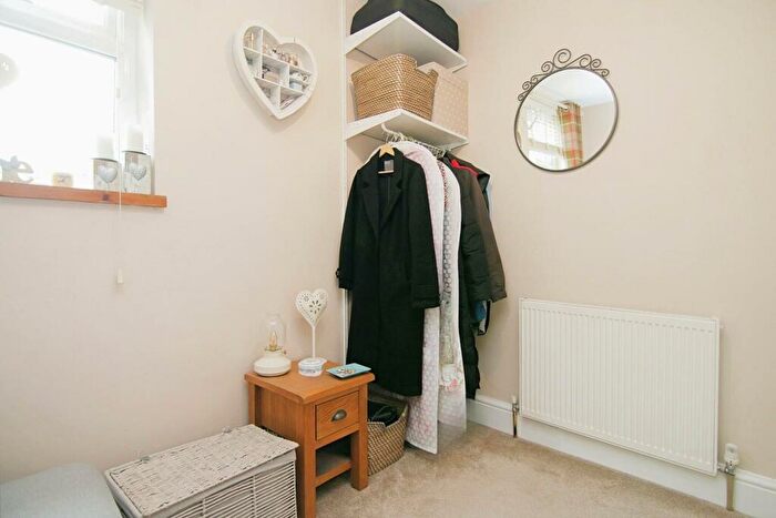 2 Bedroom Cottage For Sale In Back Lane, Leeds, LS12