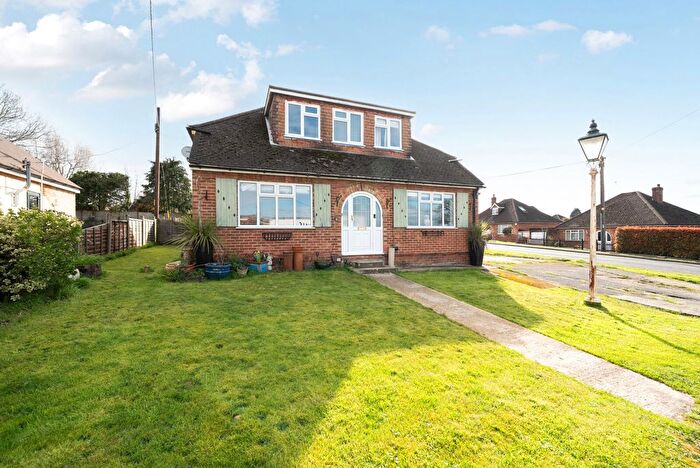 5 Bedroom Bungalow For Sale In Christmas Pie Avenue, Normandy, GU3