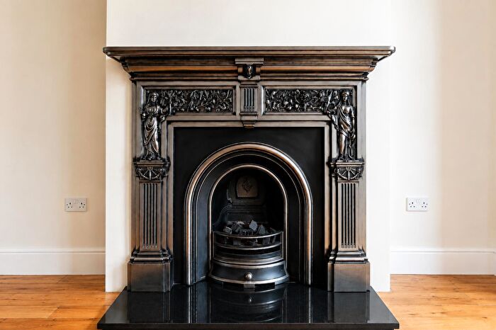 2 Bedroom Flat To Rent In Ashleigh Road, Mortlake, SW14