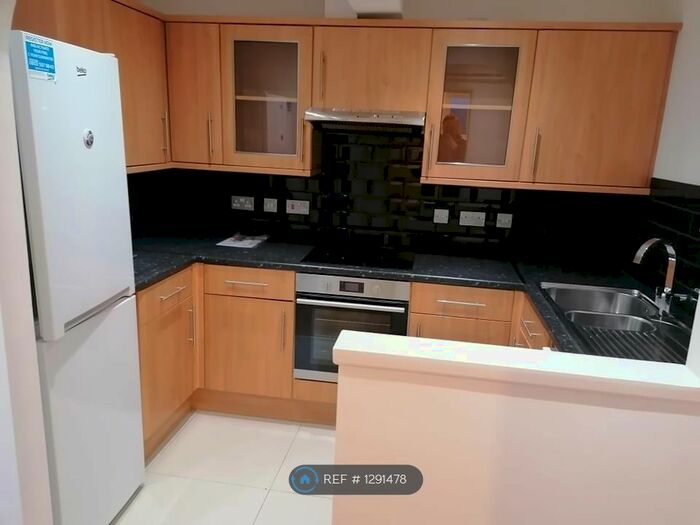 2 Bedroom Flat To Rent In Headlands Grove, Swindon SN2